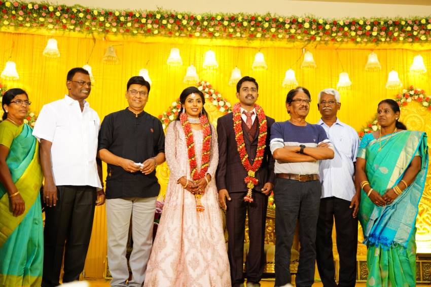Meendum Oru Mariyaadhai Movie Actress Nakshathra Marriage Pics