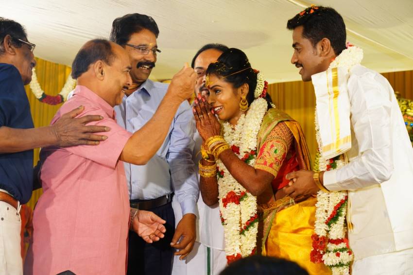 Meendum Oru Mariyaadhai Movie Actress Nakshathra Marriage Pics