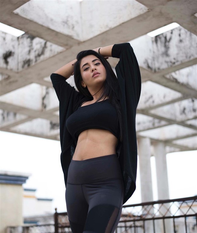Actress Rashi Singh in Very Hot look.