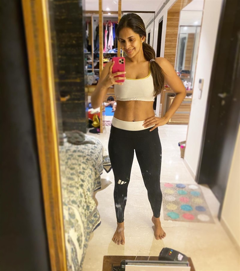 Bigg Boss Tamil 4 Contestant Samyuktha Shanmughanathan's Stunning Stills