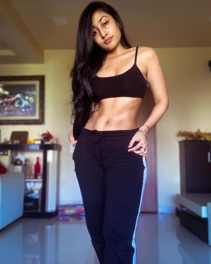 Indian Cricket Bowler Yuzvendra Chahal Wife Dhanashree Verma Viral Photos