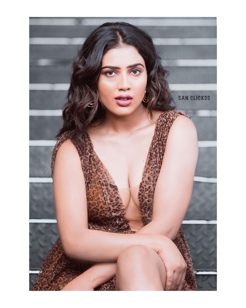 Kanadathi serial Actress Sara Annai
