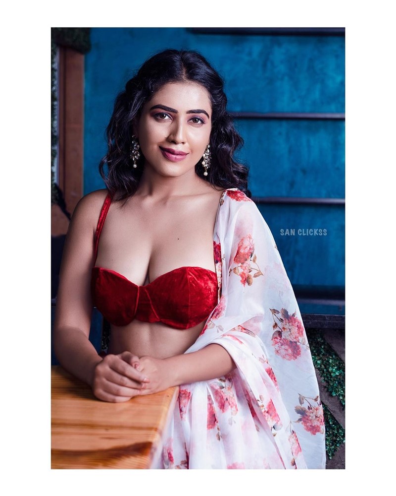 Kanadathi serial Actress Sara Annai