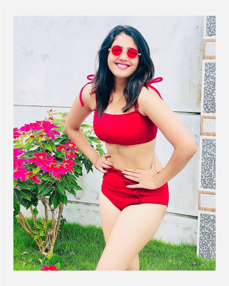 Kanadathi serial Actress Sara Annai