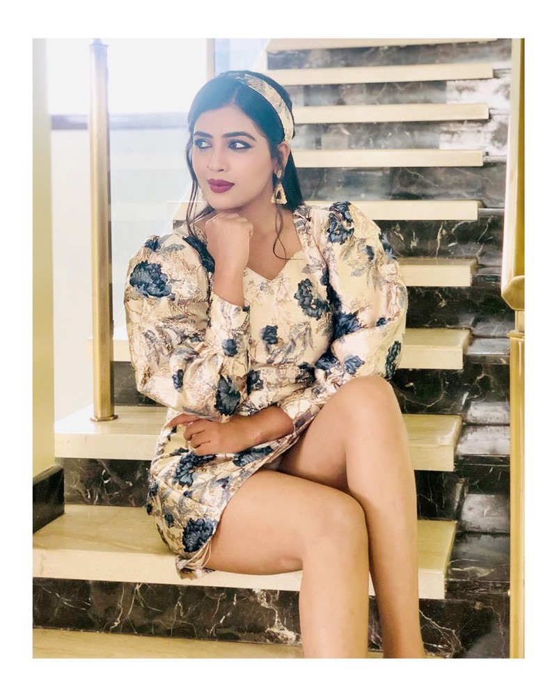 Kanadathi serial Actress Sara Annai