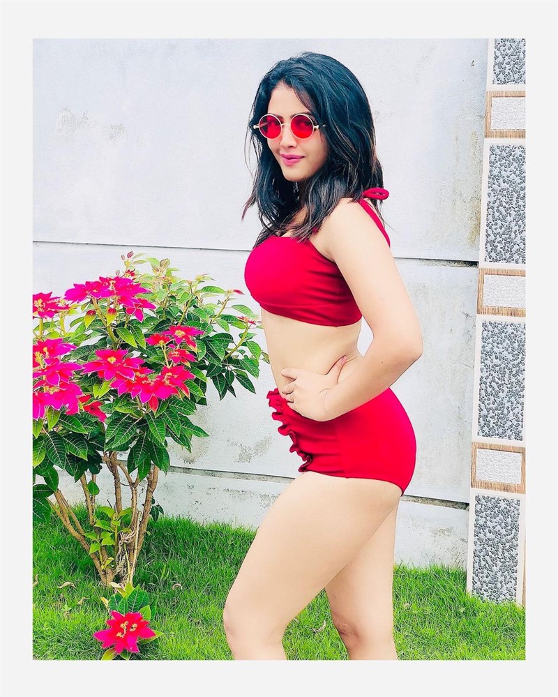 Kanadathi serial Actress Sara Annai