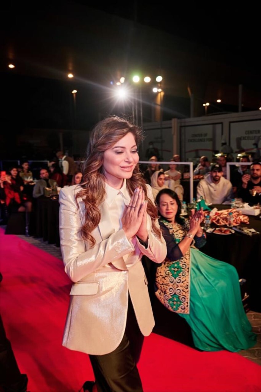 Kanika Kapoor wins Music Icon of the Year trophy at the Super Awards 2020 in Dubai