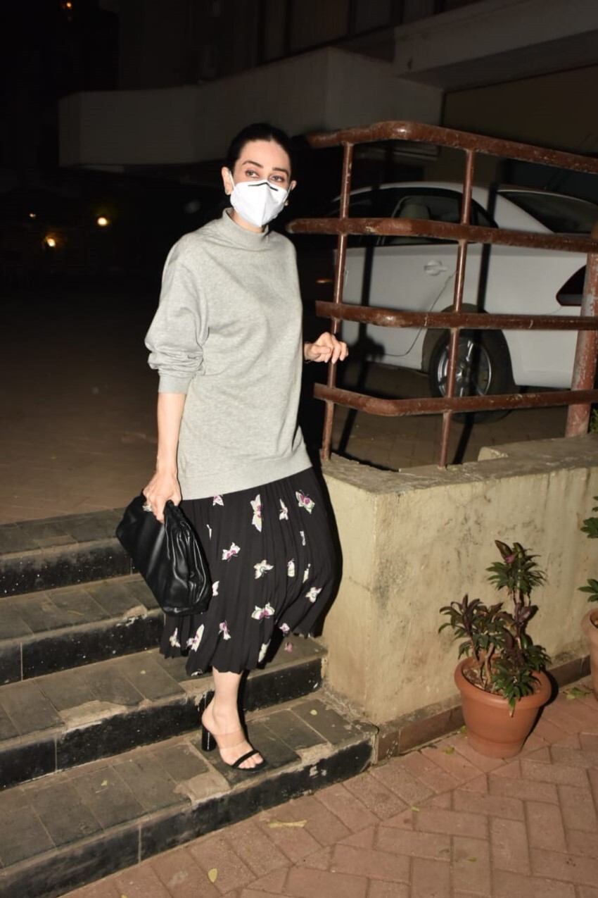 Celebs snapped at Kareena Kapoor's house in Bandra