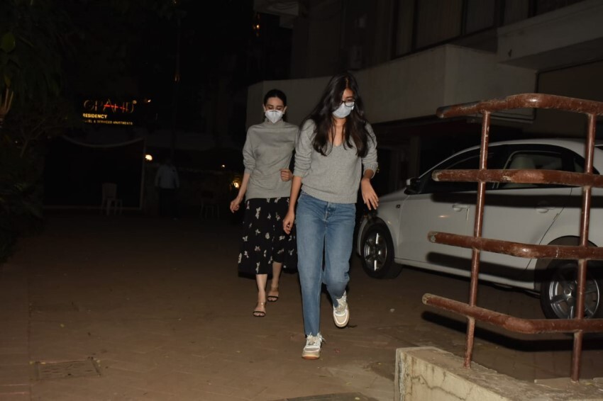 Celebs snapped at Kareena Kapoor's house in Bandra