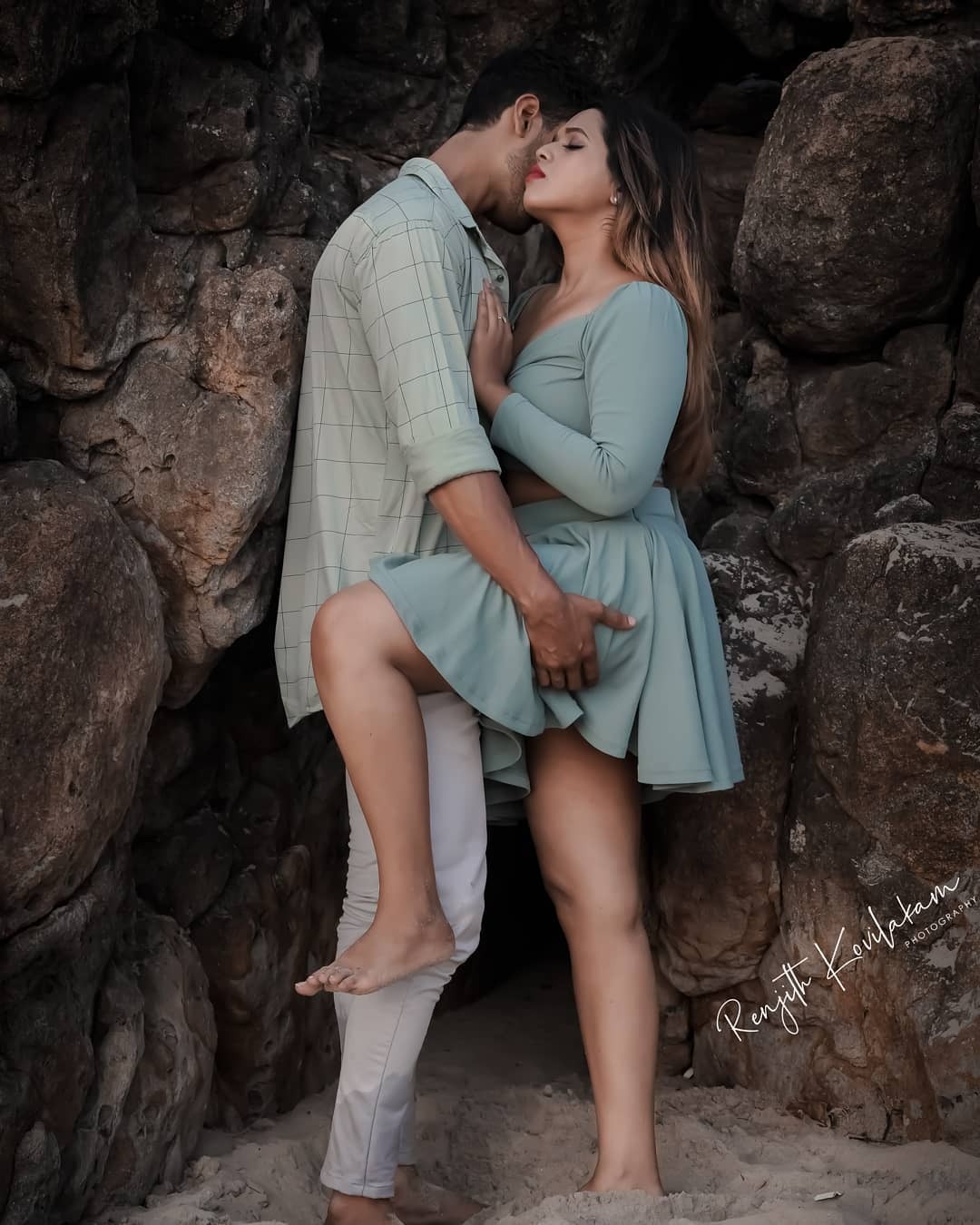 Valentines Day 2021 Pearly Beach Side Romantic Photo Shoot