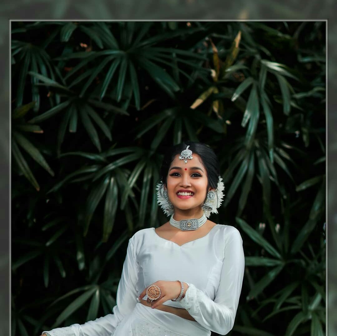  அமிதாப்புடன் ஃபிளைட்டில் பறக்கும் குட்டி நயன்.. சேலையில் நயனுக்கே டஃப்.. அனிகா லேட்டஸ்ட் பிக்ஸ்!