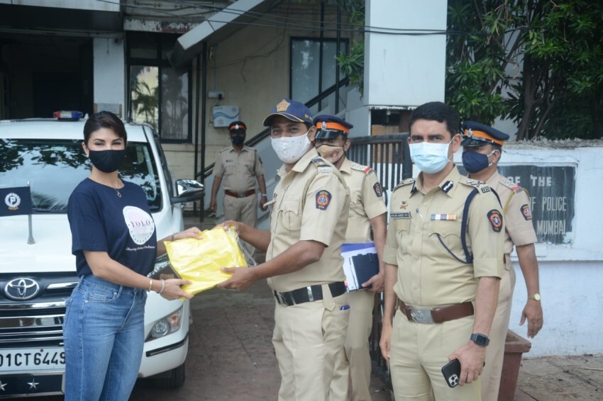 Jacqueline Fernandez Provided Rain Coats To Mumbai Police