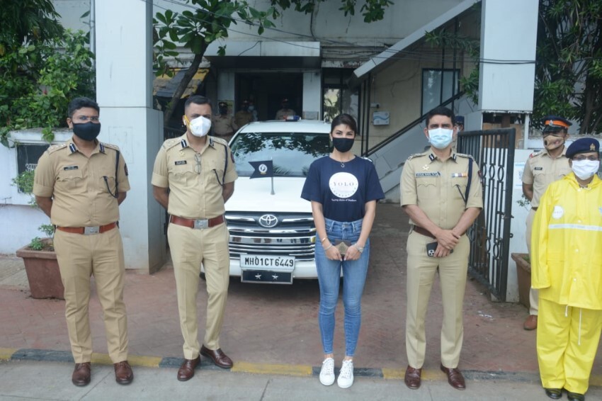 Jacqueline Fernandez Provided Rain Coats To Mumbai Police