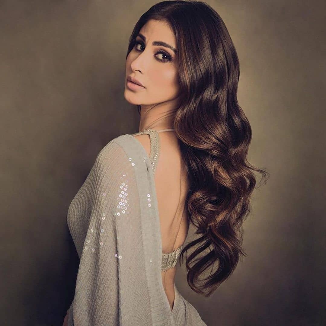 ഗ്ലാമറസ് ലുക്കുകളില്‍ പോസ് ചെയ്ത് മൗനി റോയ്, പുത്തന്‍ ചിത്രങ്ങള്‍ കാണാം