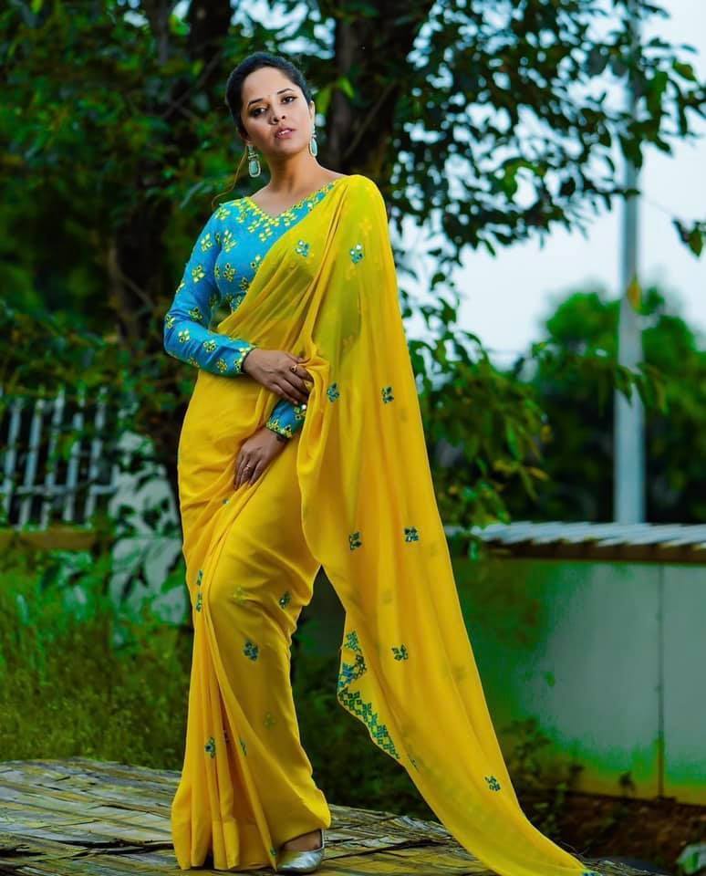 చీరకట్టులో యాంకర్ అనసూయ అదుర్స్.. మీరెప్పుడూ చూడని రేర్ ఫోటోలు!