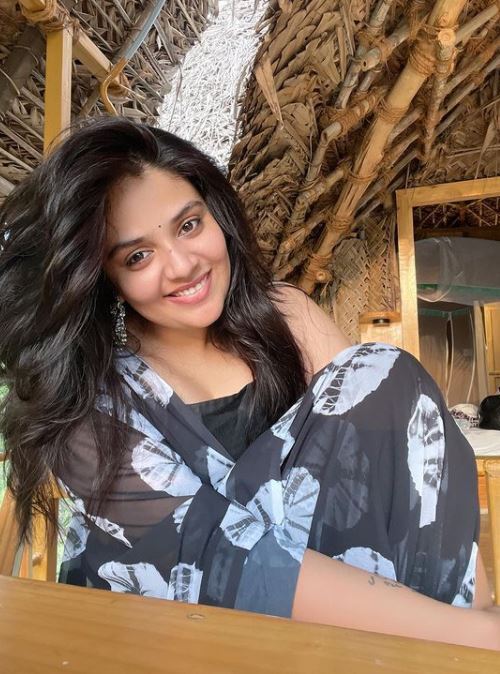 యాంకర్ శ్రీముఖి అందాల విందు.. ఇంతకు ముందెన్నడూ చూడని హాట్ ఫొటోలతో రచ్చ