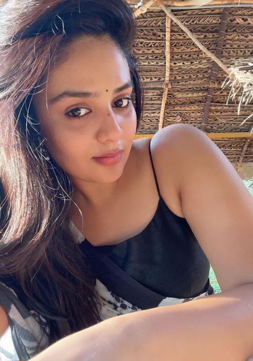 యాంకర్ శ్రీముఖి అందాల విందు.. ఇంతకు ముందెన్నడూ చూడని హాట్ ఫొటోలతో రచ్చ