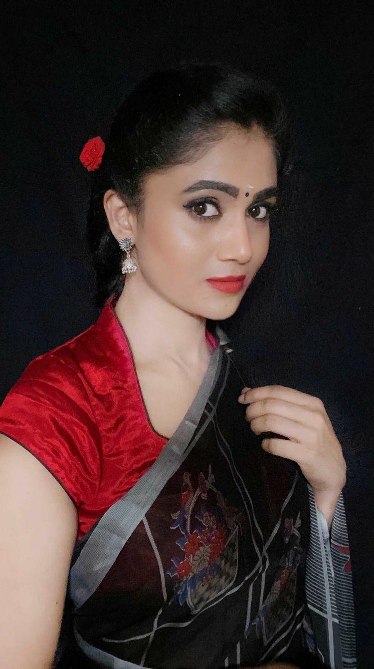 சாண்டில்வுட்டில் இருந்து கோலிவுட்டுக்கு இறக்குமதியாகும் சந்தனக் கட்டை.. யாரு இந்த சாரா வெங்கடேஷ்?