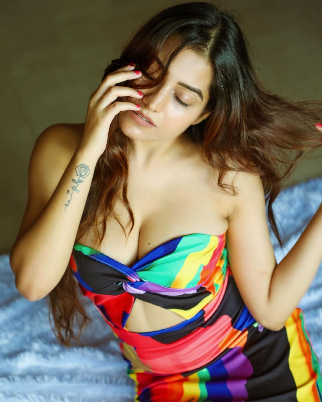 Model SymranKaur Photos Goes Viral On The Internet