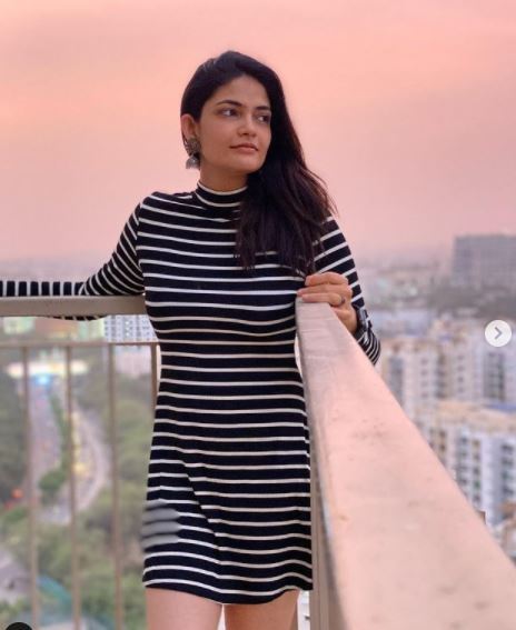  కల్పికా గణేష్ సెక్సీ ఫొటోలు: ఓ వైపు ట్రెడిషనల్ లుక్.. మరోవైపు బికినీ అందాలు..