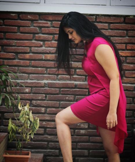  కల్పికా గణేష్ సెక్సీ ఫొటోలు: ఓ వైపు ట్రెడిషనల్ లుక్.. మరోవైపు బికినీ అందాలు..