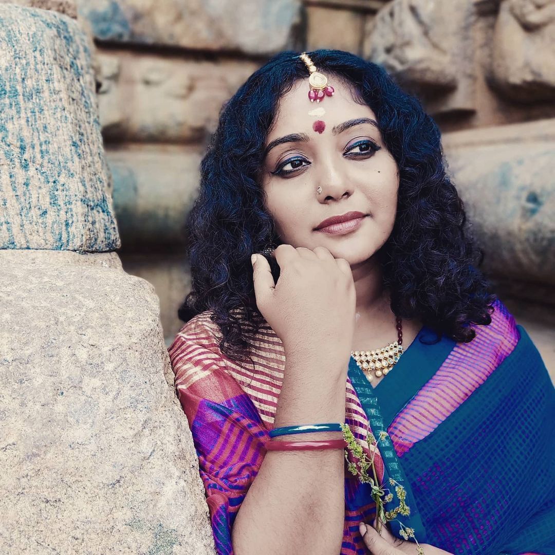 ഗ്ലാമറസായി നടി ഹിമ ശങ്കർ ചിത്രങ്ങൾ കാണാം