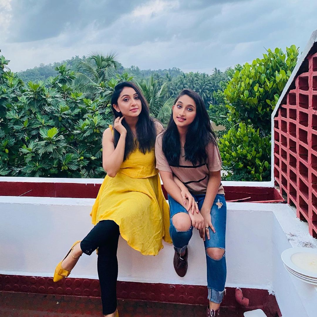 നടി നിത്യാദാസിന്‌റെയും മകളുടെയും പുത്തന്‍ ചിത്രങ്ങള്‍ കാണാം