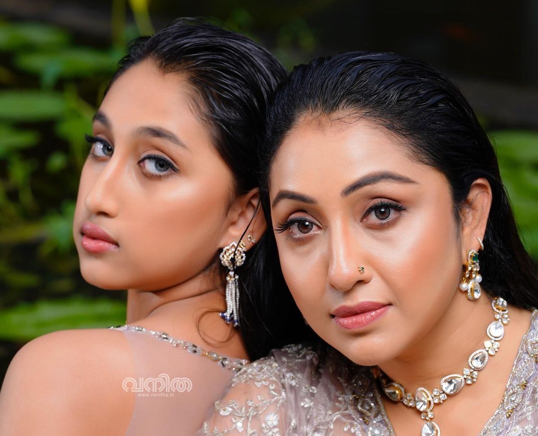 നടി നിത്യാദാസിന്‌റെയും മകളുടെയും പുത്തന്‍ ചിത്രങ്ങള്‍ കാണാം