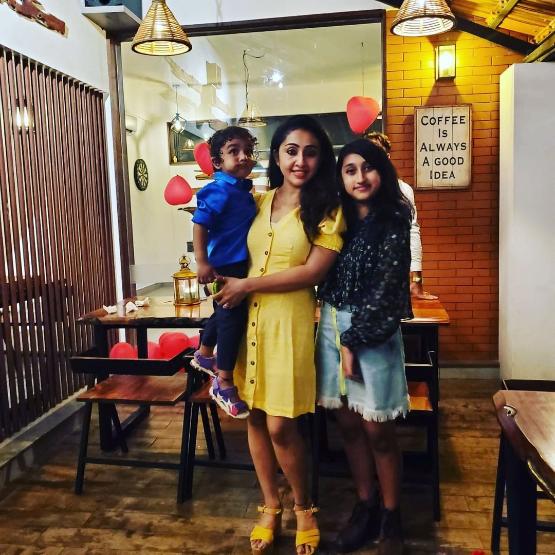 നടി നിത്യാദാസിന്‌റെയും മകളുടെയും പുത്തന്‍ ചിത്രങ്ങള്‍ കാണാം