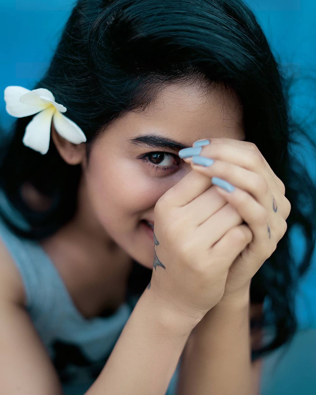 சொட்டச் சொட்ட நனைந்து.. ரசிகர்களை கிறங்கடிக்கும் பேரழகி.. யார் இந்த சாய் பிரியங்கா ருத்?