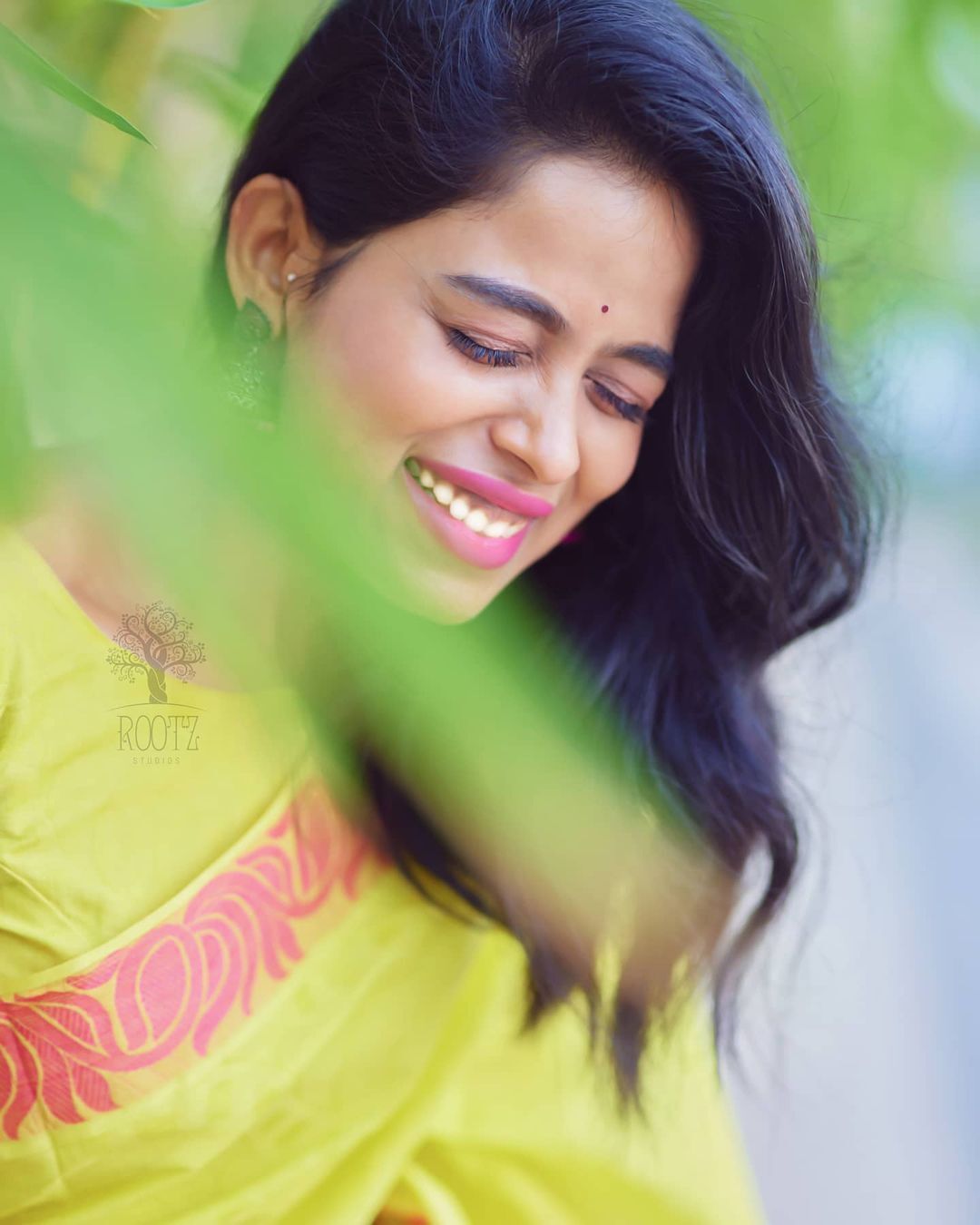 சொட்டச் சொட்ட நனைந்து.. ரசிகர்களை கிறங்கடிக்கும் பேரழகி.. யார் இந்த சாய் பிரியங்கா ருத்?