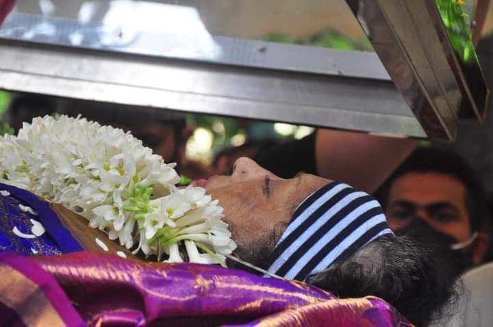 Celebs Pay Last Rspect To Actress Jayanthi
