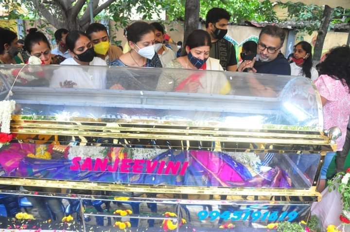 Celebs Pay Last Rspect To Actress Jayanthi