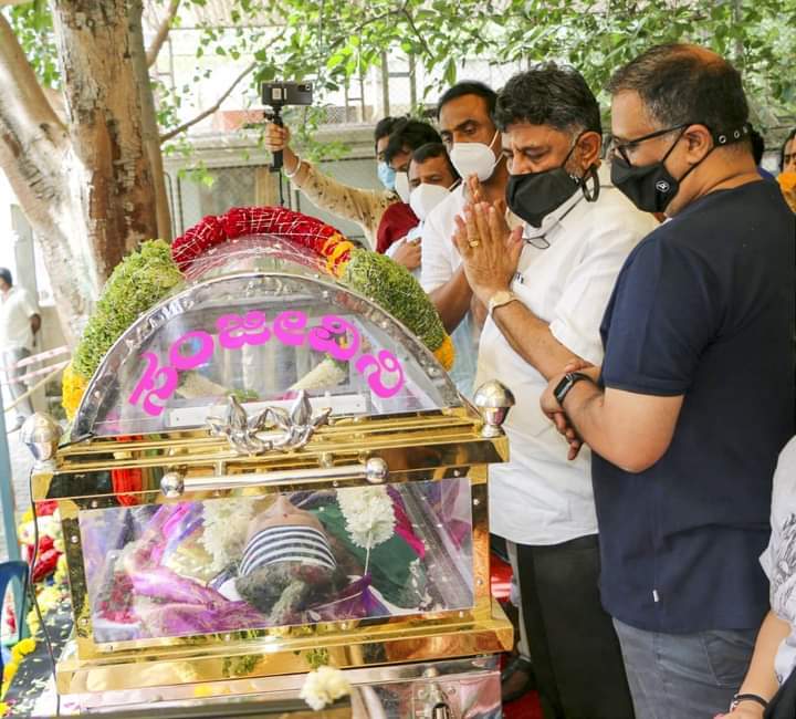 Celebs Pay Last Rspect To Actress Jayanthi