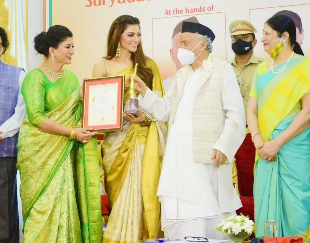 தேசிய விருது வென்ற ஊர்வசி ரவுத்தேலா.. சேலையில் என்னம்மா அழகா இருக்காரு!