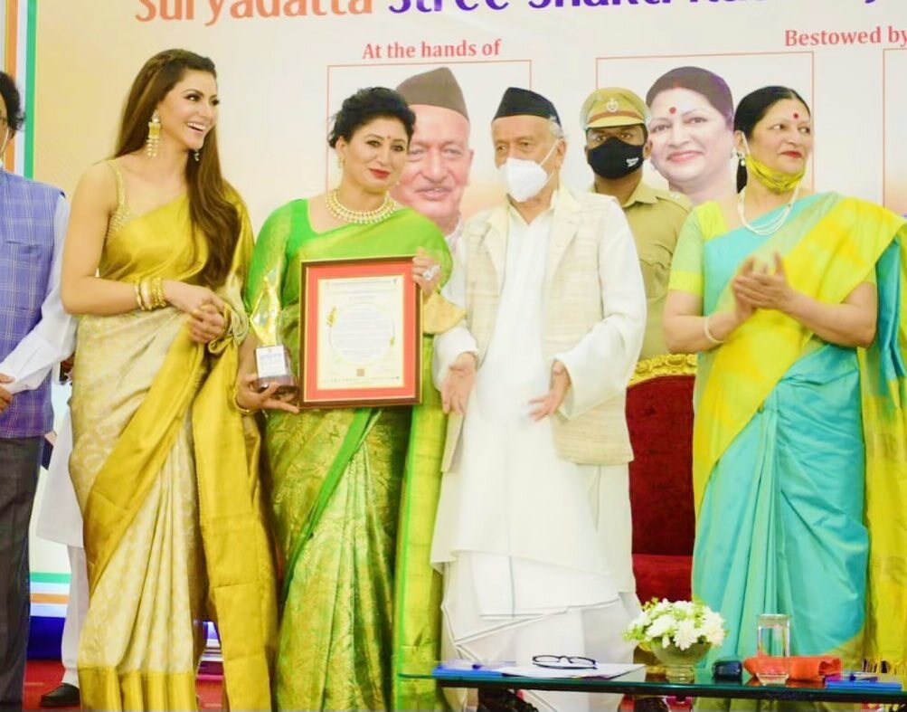 தேசிய விருது வென்ற ஊர்வசி ரவுத்தேலா.. சேலையில் என்னம்மா அழகா இருக்காரு!