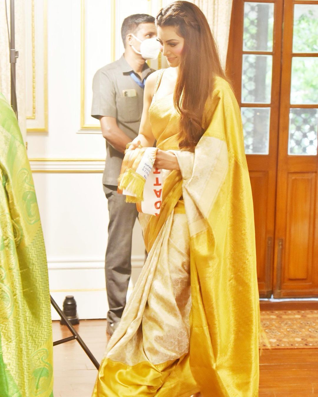 தேசிய விருது வென்ற ஊர்வசி ரவுத்தேலா.. சேலையில் என்னம்மா அழகா இருக்காரு!