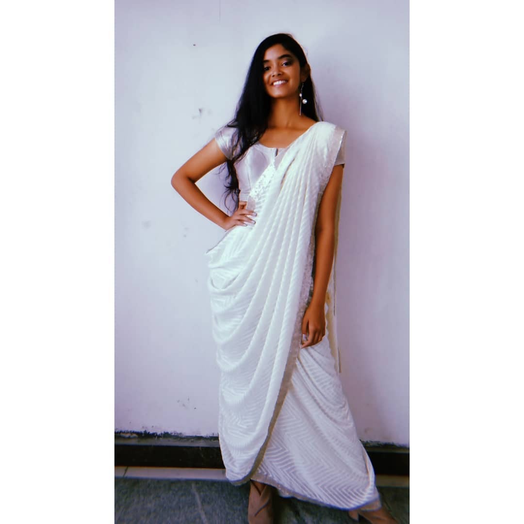 30 Weds 21 ఫేమ్ అనన్య గ్లామరస్ ఫోటోస్.. లేలేత అందాలతో..