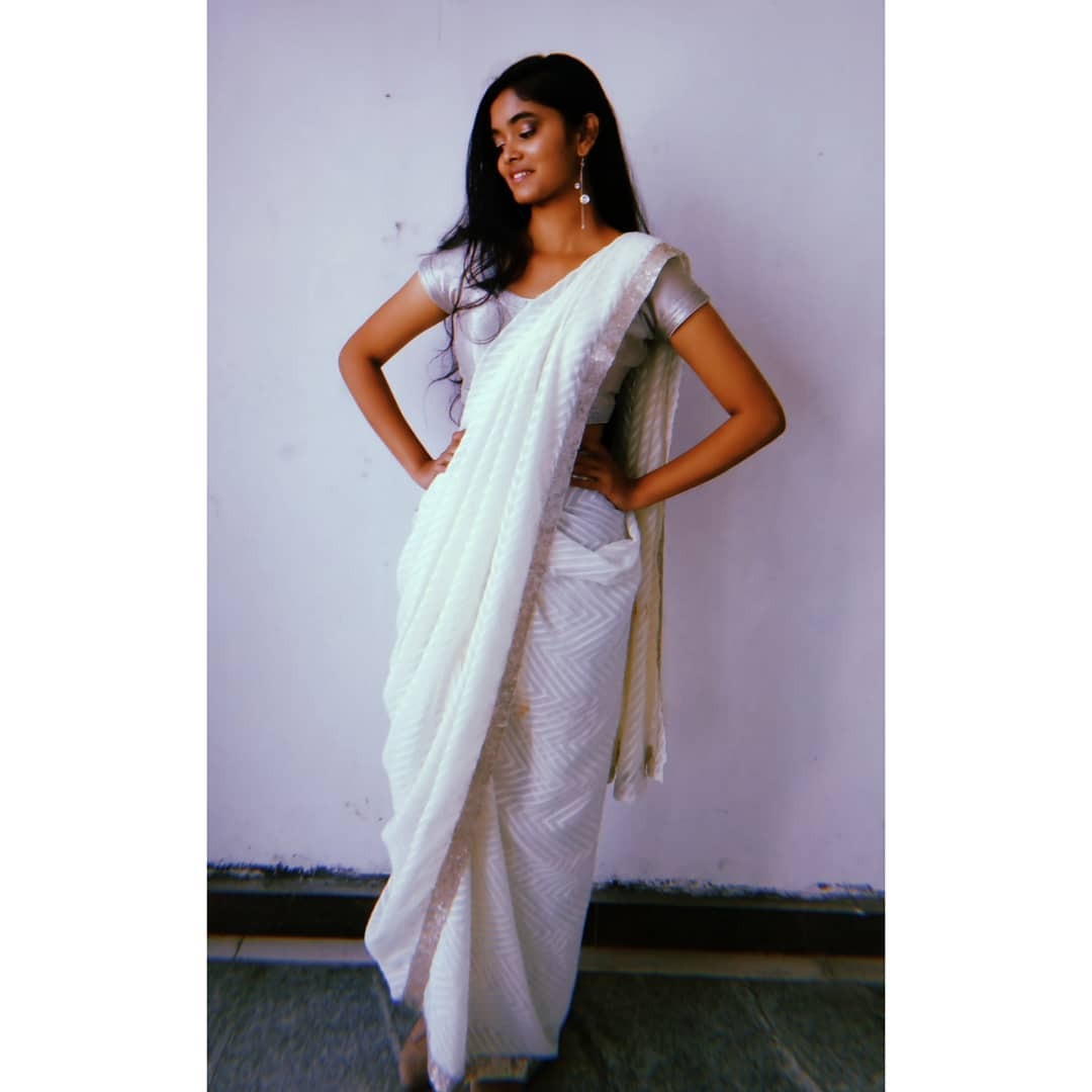 30 Weds 21 ఫేమ్ అనన్య గ్లామరస్ ఫోటోస్.. లేలేత అందాలతో..