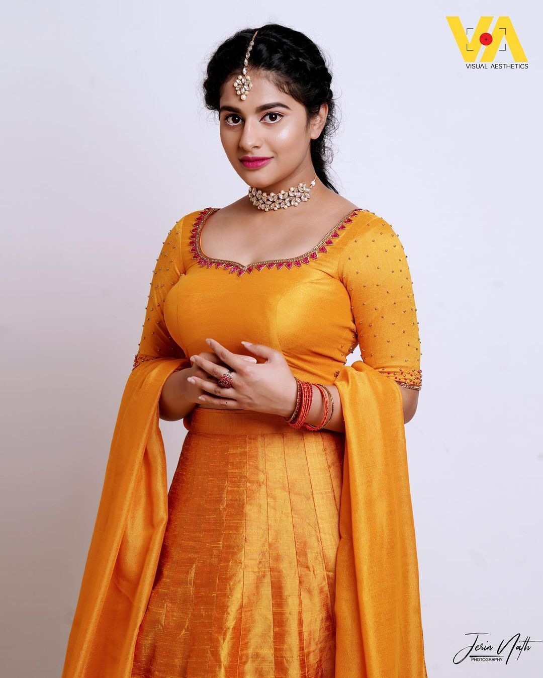 ഗ്ലാമര്‍ ലുക്കില്‍ തിളങ്ങി നയന്‍താര ചക്രവര്‍ത്തി, വൈറല്‍ ചിത്രങ്ങള്‍ കാണാം