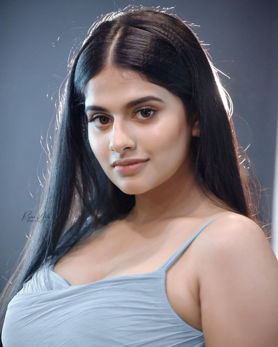 ഗ്ലാമര്‍ ലുക്കില്‍ തിളങ്ങി നയന്‍താര ചക്രവര്‍ത്തി, വൈറല്‍ ചിത്രങ്ങള്‍ കാണാം