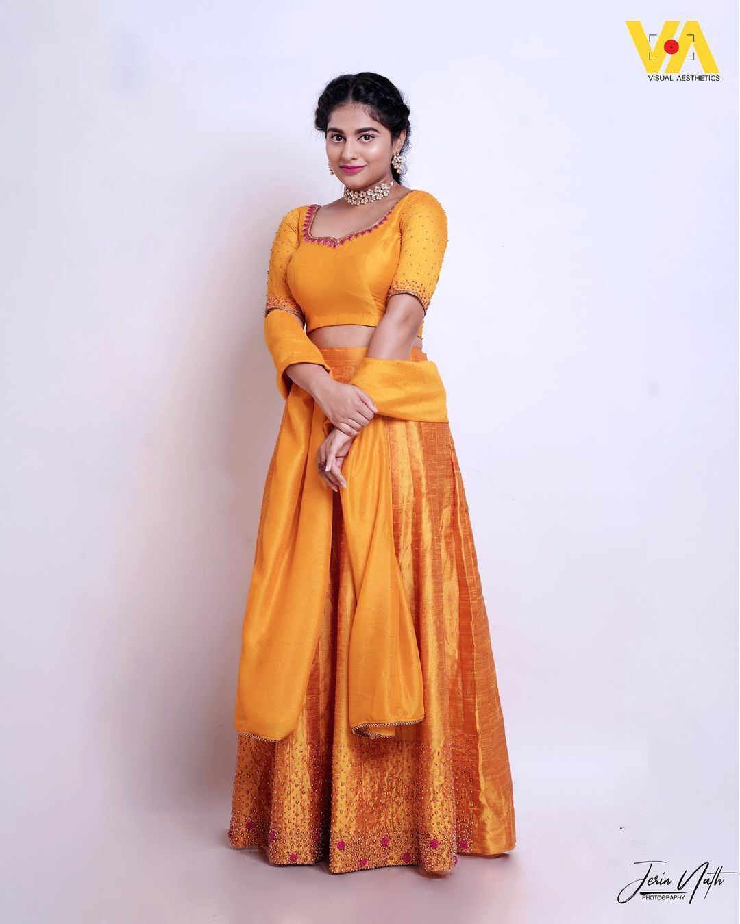 ഗ്ലാമര്‍ ലുക്കില്‍ തിളങ്ങി നയന്‍താര ചക്രവര്‍ത്തി, വൈറല്‍ ചിത്രങ്ങള്‍ കാണാം