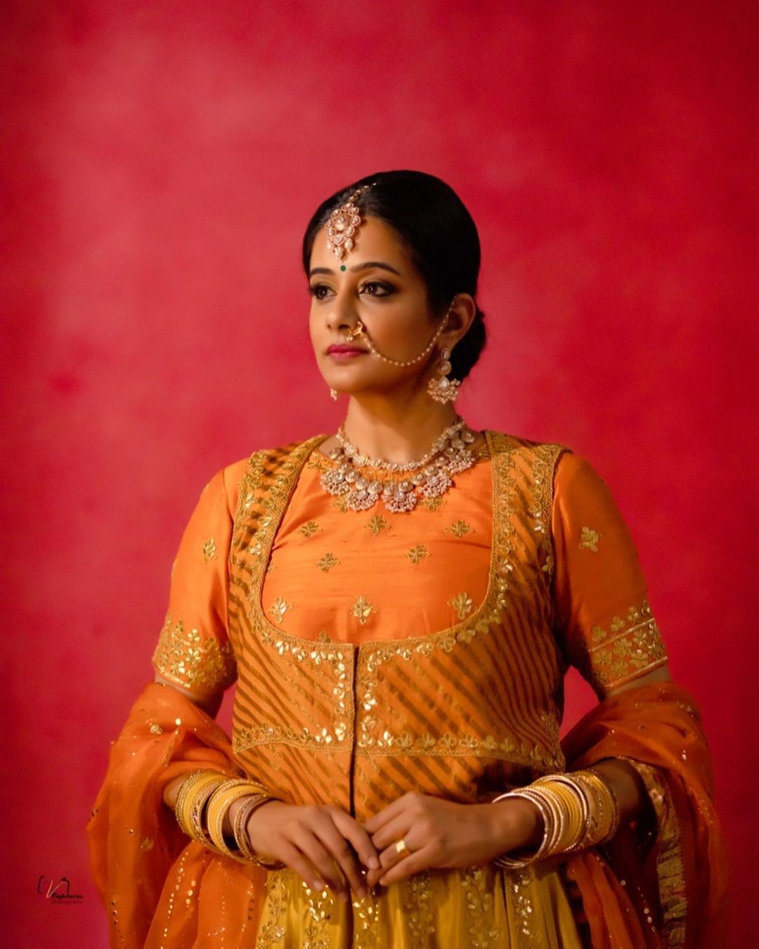 വീണ്ടും മണവാട്ടിയെ പോലെ അണിഞ്ഞൊരുങ്ങി പ്രിയാമണി, വേറിട്ട ലുക്കിലുള്ള നടിയുടെ ചിത്രങ്ങൾ കാണാം
