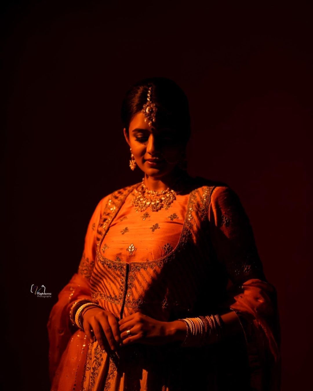 വീണ്ടും മണവാട്ടിയെ പോലെ അണിഞ്ഞൊരുങ്ങി പ്രിയാമണി, വേറിട്ട ലുക്കിലുള്ള നടിയുടെ ചിത്രങ്ങൾ കാണാം