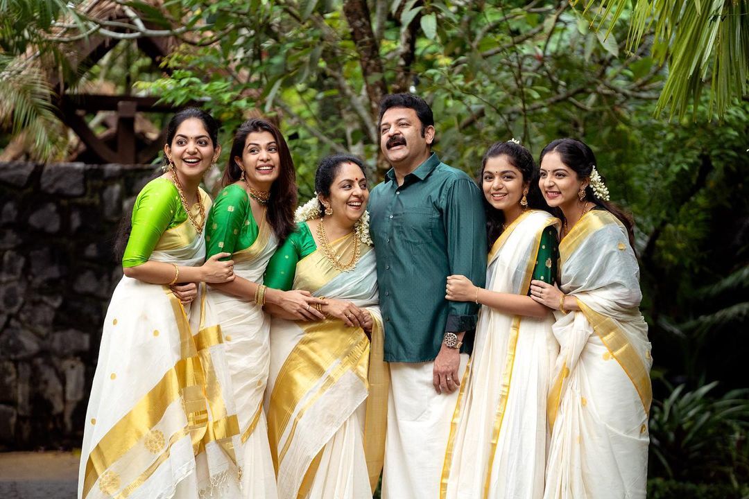 അഹാനയുടെയും കുടുംബത്തിന്‌റെയും ഓണം ഫോട്ടോഷൂട്ട് പൊളിച്ചു, വൈറല്‍ ചിത്രങ്ങള്‍ കാണാം