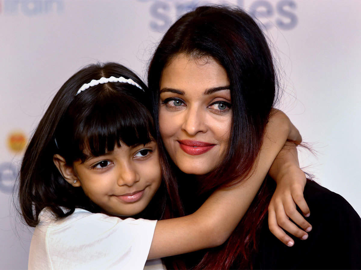 Aishwarya Rai Bachchan's Cute Pictures With Daughter Aaradhya