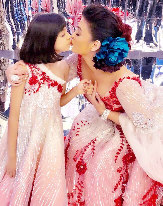 Aishwarya Rai Bachchan's Cute Pictures With Daughter Aaradhya