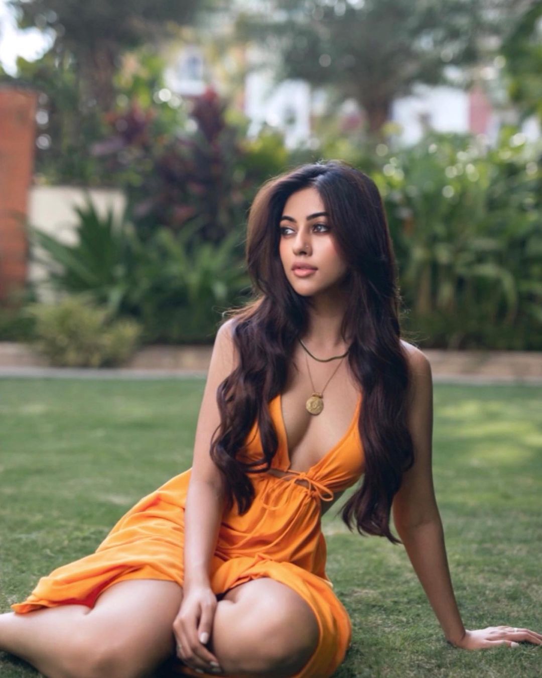 Anu Emmanuel లేటేస్ట్ గ్లామరస్ ఫోటోషూట్.. వైరల్‌గా రేర్ ఫోటోస్!