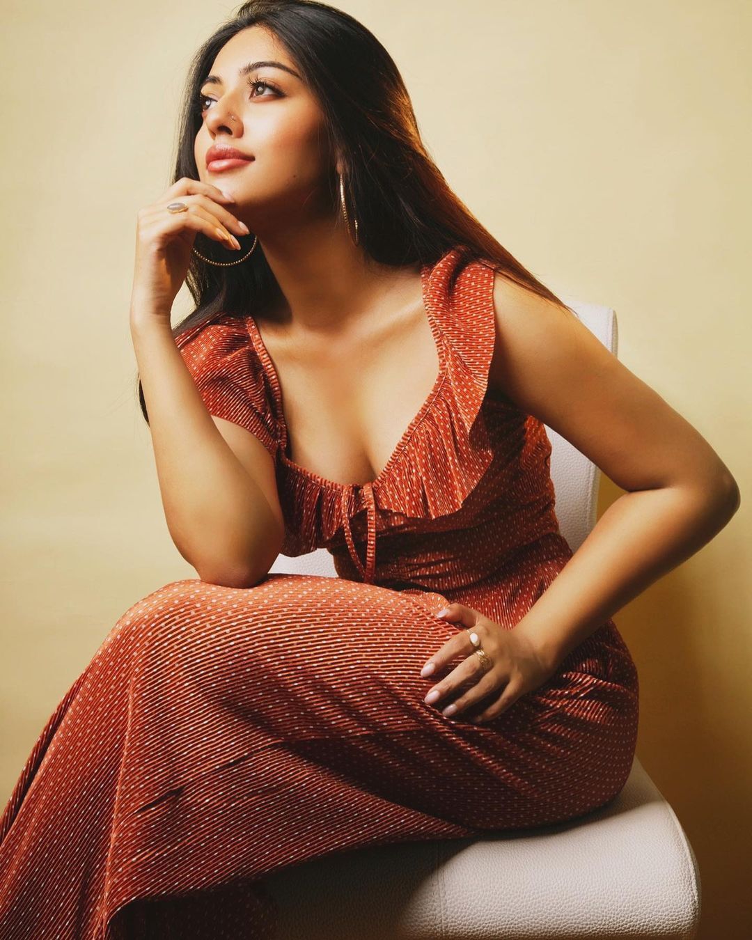 Anu Emmanuel లేటేస్ట్ గ్లామరస్ ఫోటోషూట్.. వైరల్‌గా రేర్ ఫోటోస్!