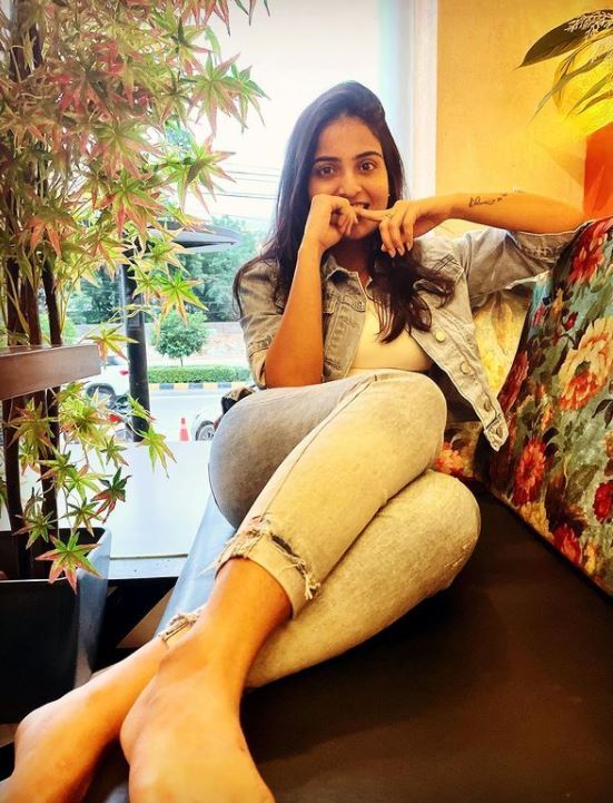 బాత్‌టబ్‌లో తడిసిన అందాలతో అనన్య నాగళ్ల రచ్చ: తెలుగు పిల్లను ఇంత ఘాటుగా ఎప్పుడూ చూసుండరు!